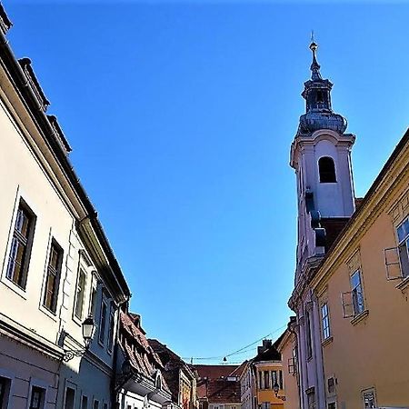 Downtown Apartments Deluxe Győr Exterior foto